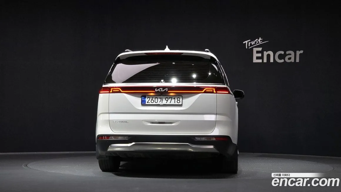 Kia Carnival — фото 4