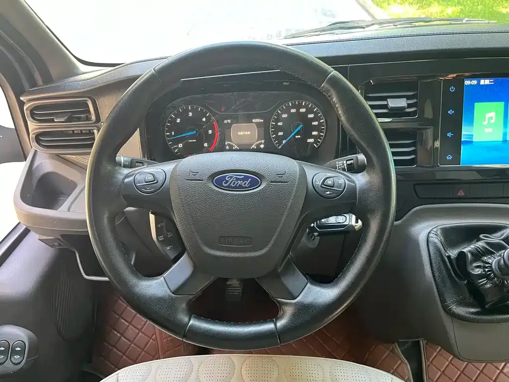 Ford Transit Custom — фото 10