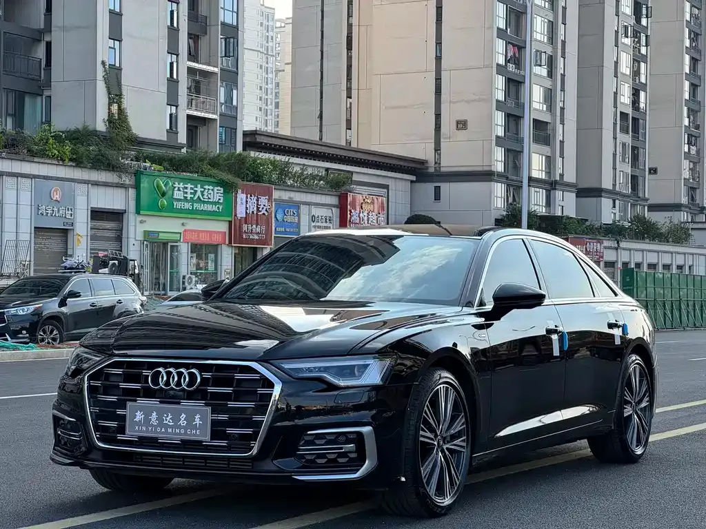 Audi A6L — фото 1