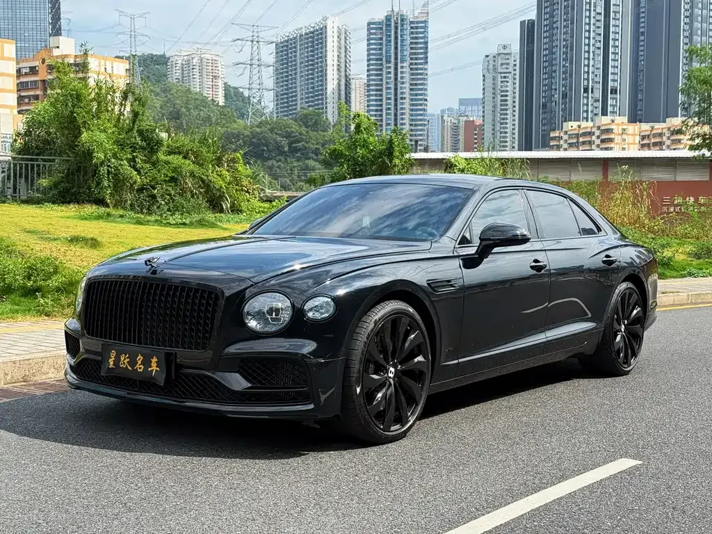 Bentley Flying Spur — фото 1