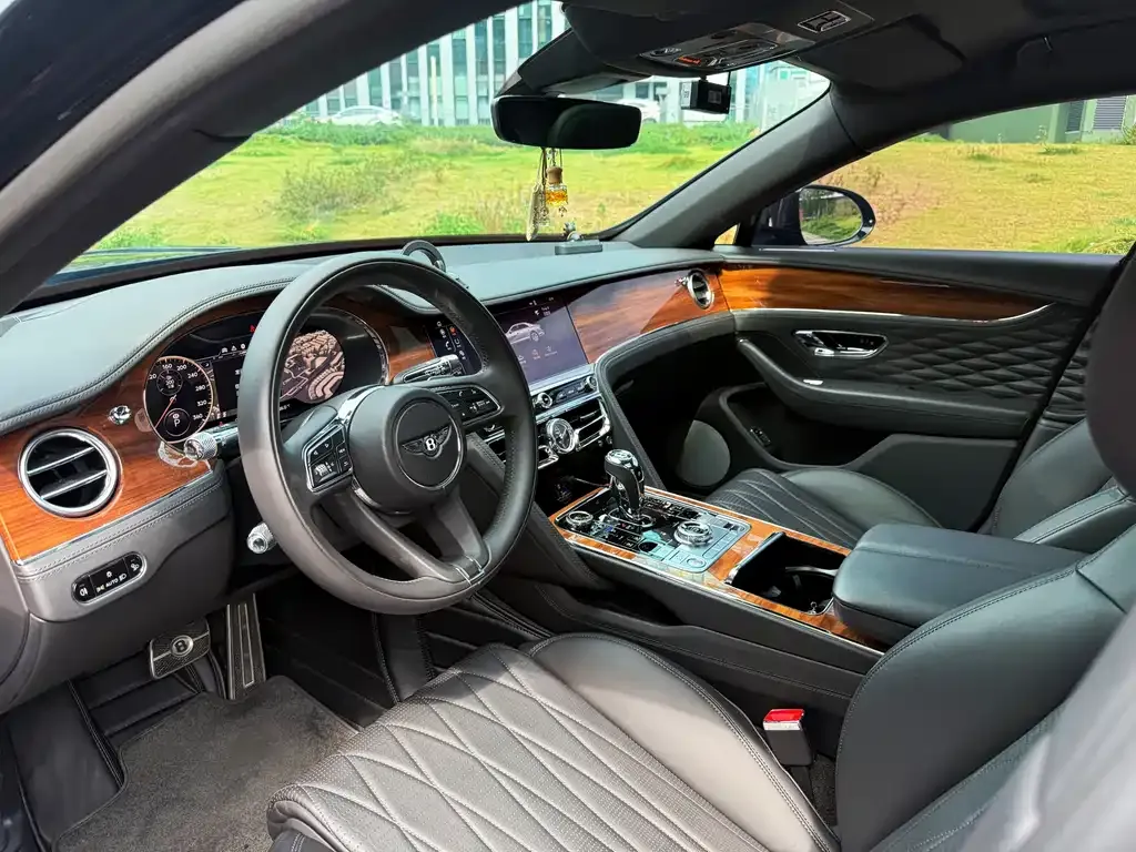 Bentley Flying Spur — фото 5