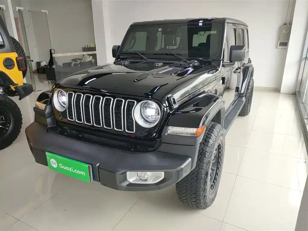 Jeep Wrangler — фото 1