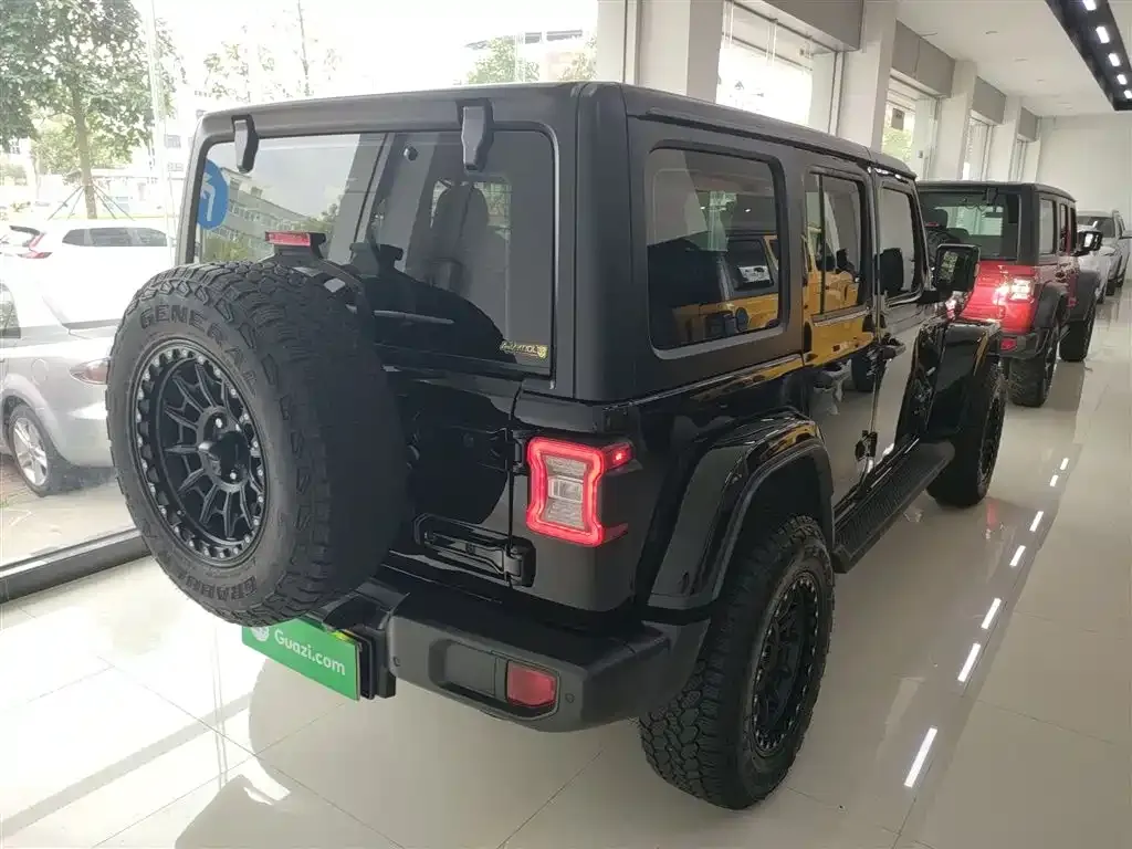 Jeep Wrangler — фото 7