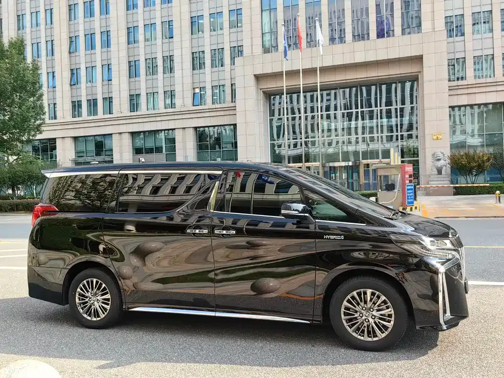 Toyota Alphard — фото 6
