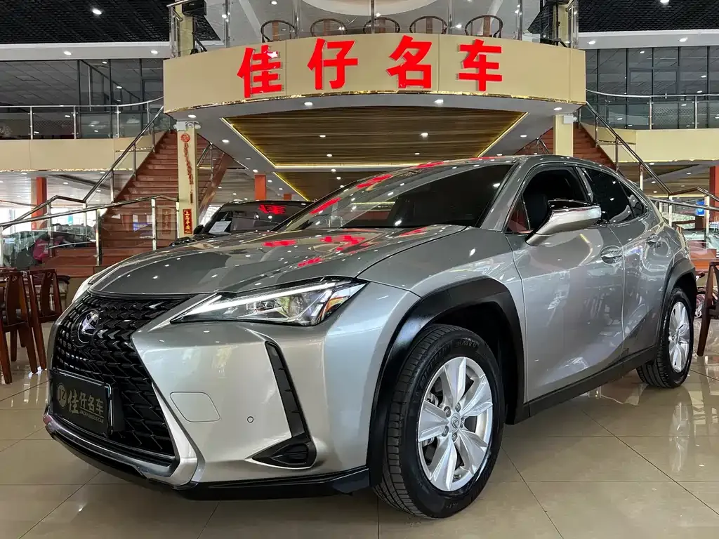 Lexus UX — фото 1