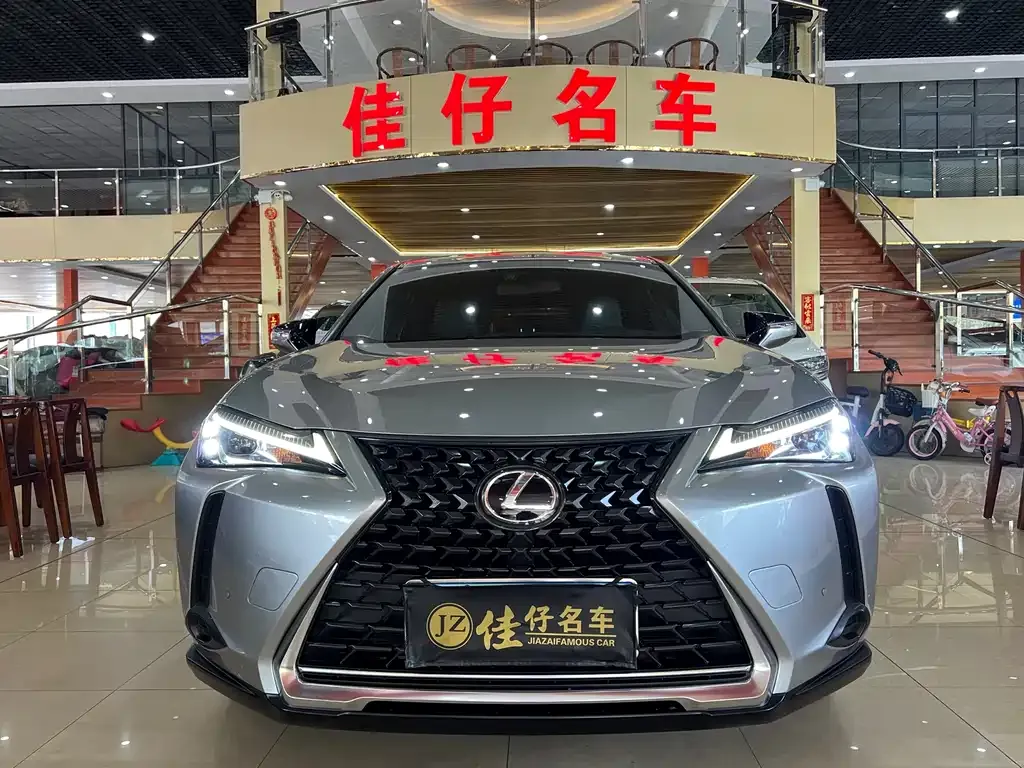 Lexus UX — фото 2