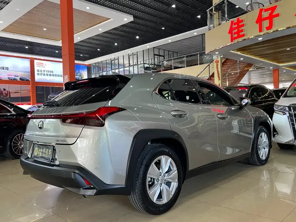 Lexus UX — фото 4