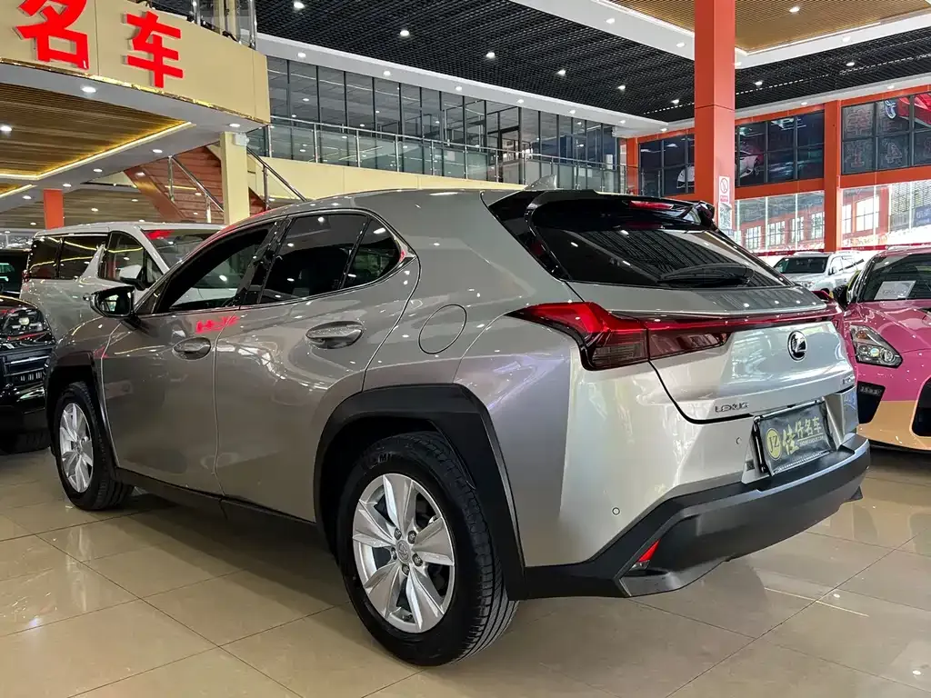 Lexus UX — фото 6