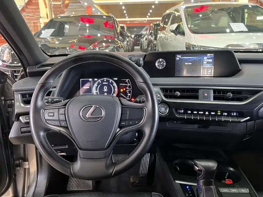 Lexus UX — фото 9