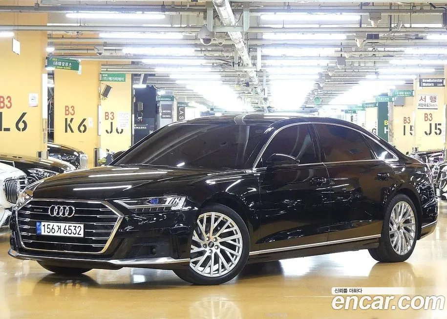 Audi A8 — фото 1