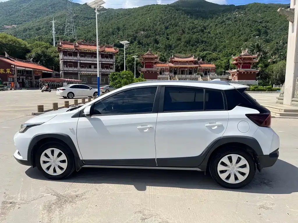 Toyota Yaris L — фото 10