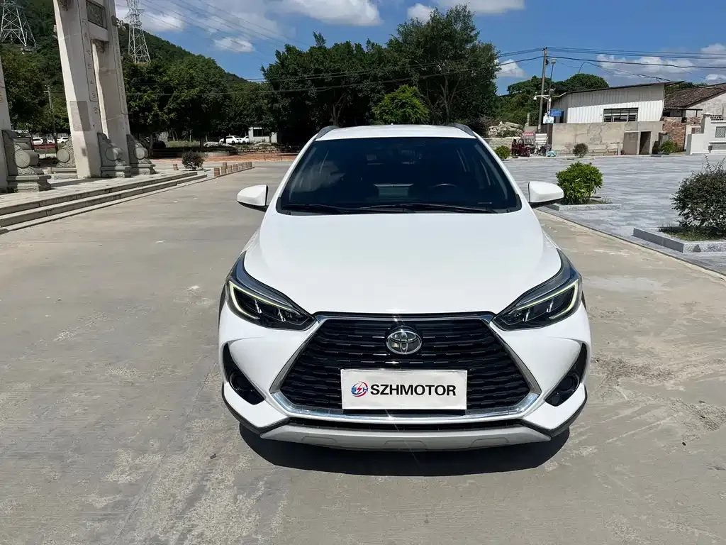 Toyota Yaris L — фото 2