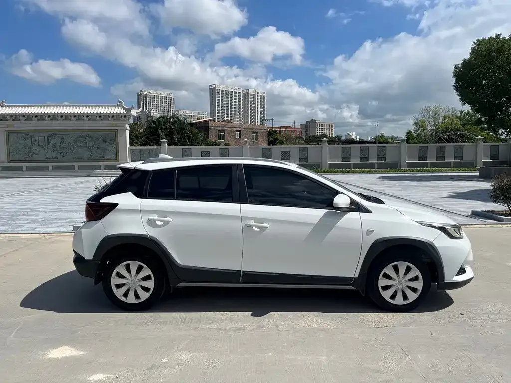 Toyota Yaris L — фото 6