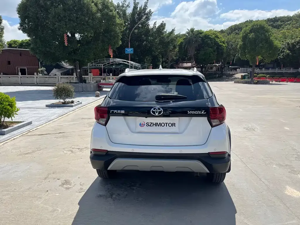 Toyota Yaris L — фото 8