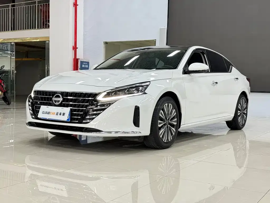 Nissan Teana — фото 1