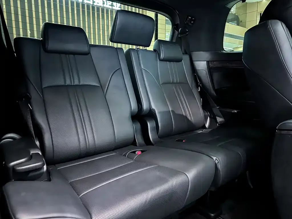 Toyota Alphard — фото 10