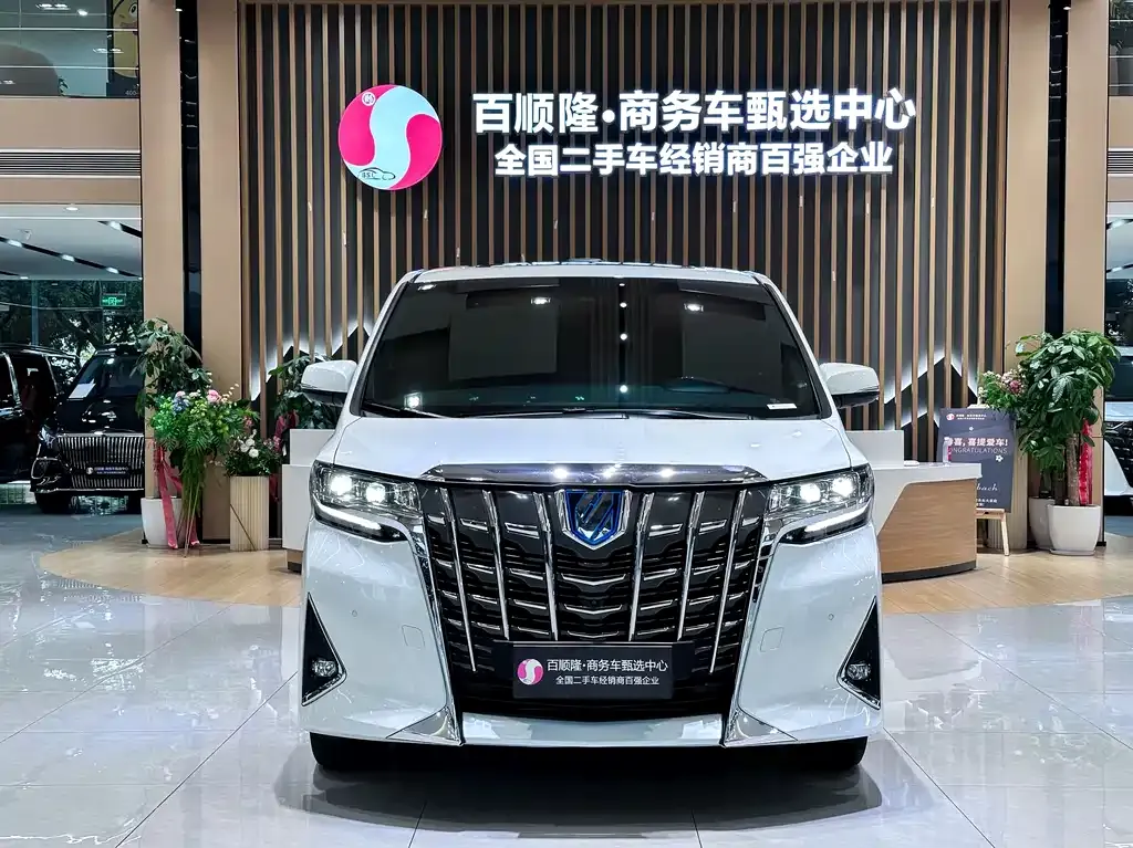 Toyota Alphard — фото 2