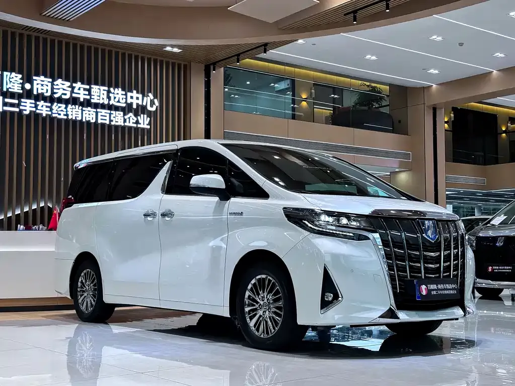 Toyota Alphard — фото 3