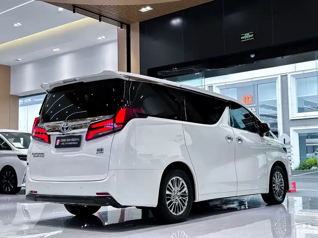Toyota Alphard — фото 6