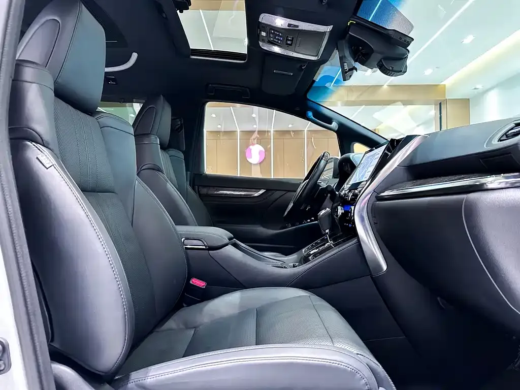 Toyota Alphard — фото 8