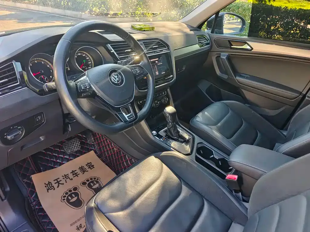 Volkswagen Tiguan L — фото 10