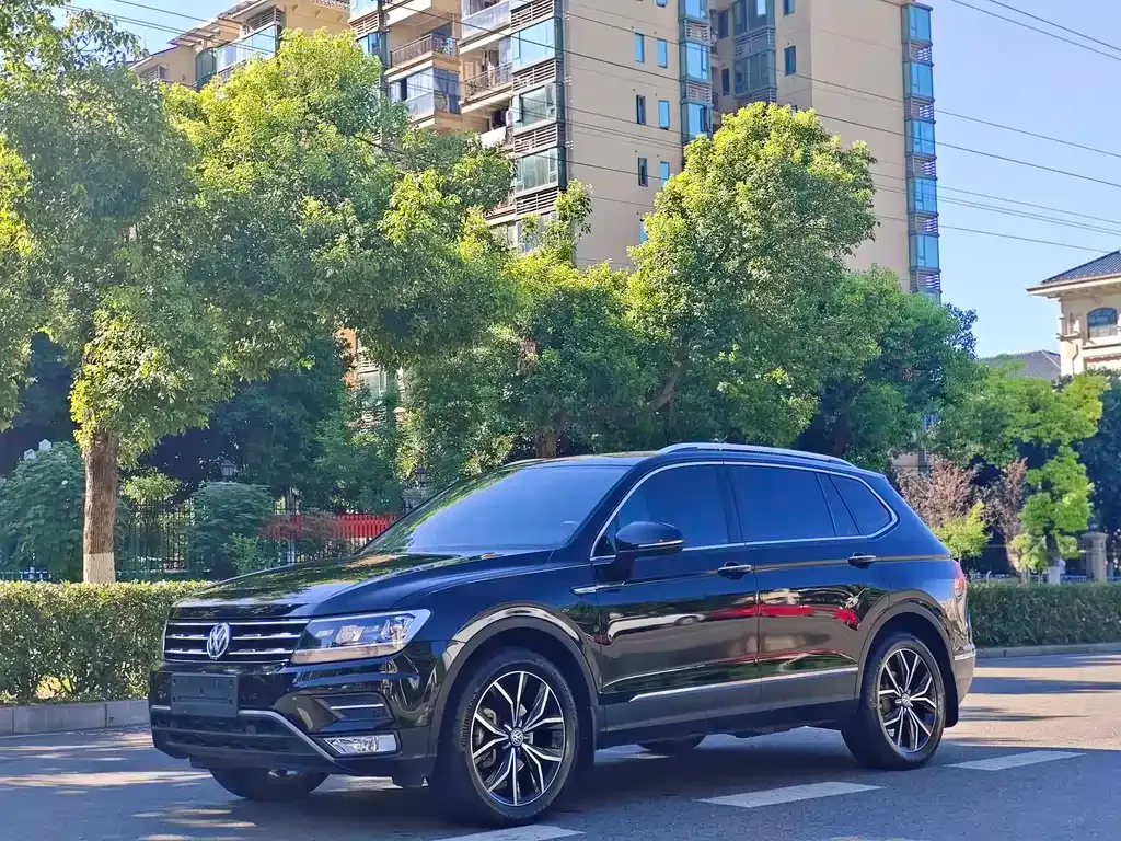 Volkswagen Tiguan L — фото 2