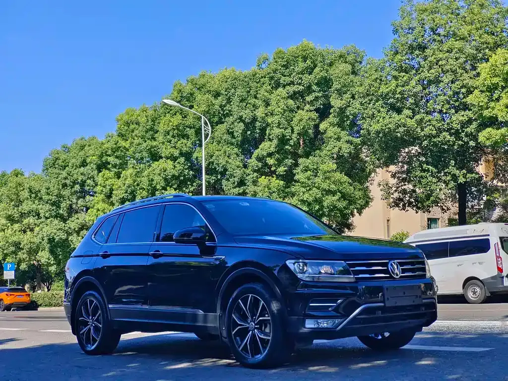 Volkswagen Tiguan L — фото 4