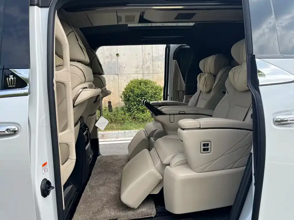 Toyota Vellfire — фото 10