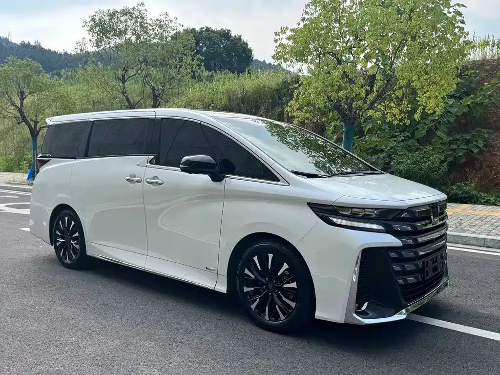Toyota Vellfire — фото 2