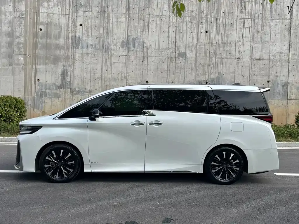 Toyota Vellfire — фото 4