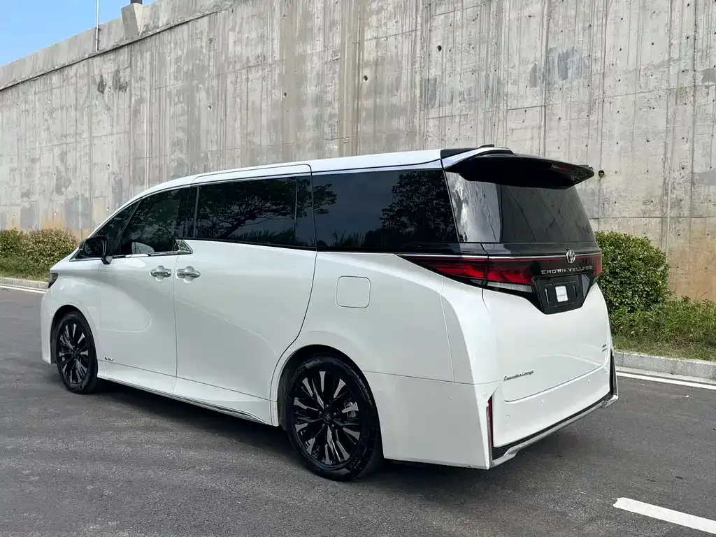 Toyota Vellfire — фото 5