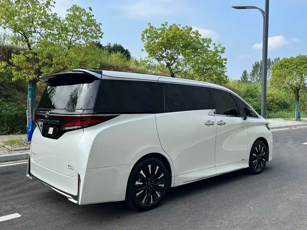 Toyota Vellfire — фото 6