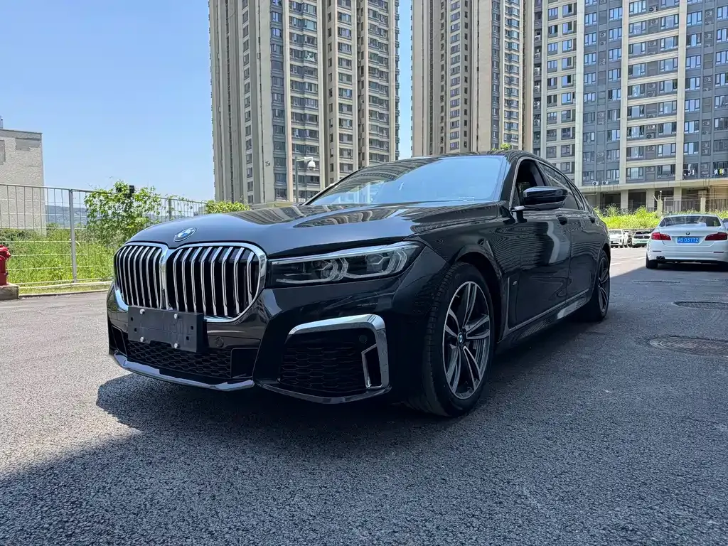 BMW 7 Series — фото 1