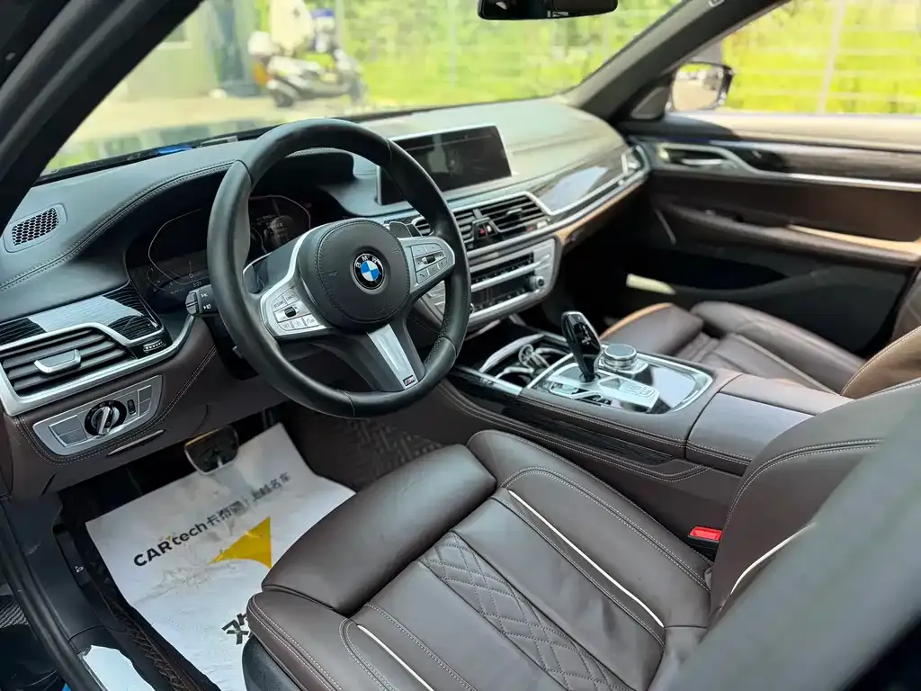 BMW 7 Series — фото 10