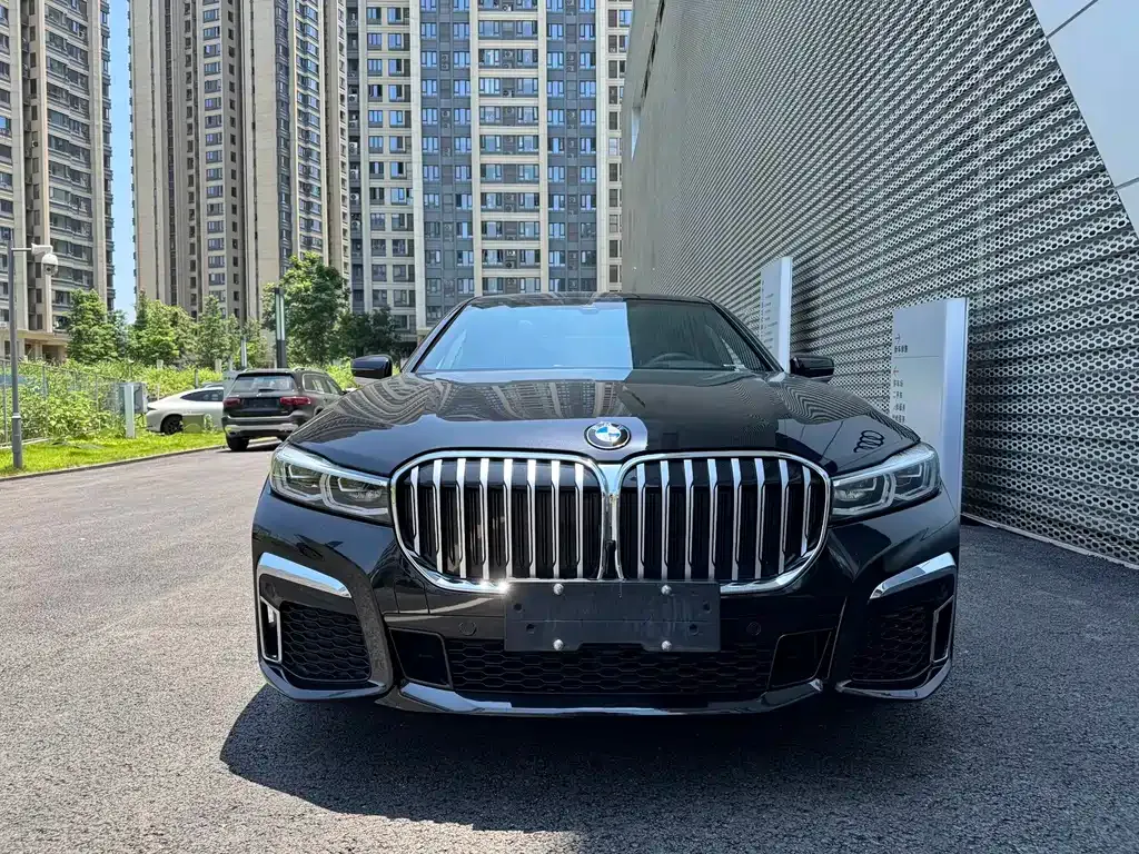 BMW 7 Series — фото 2