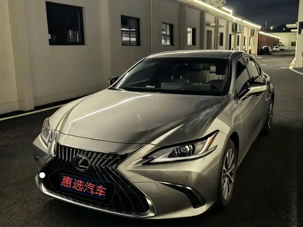 Lexus ES — фото 1