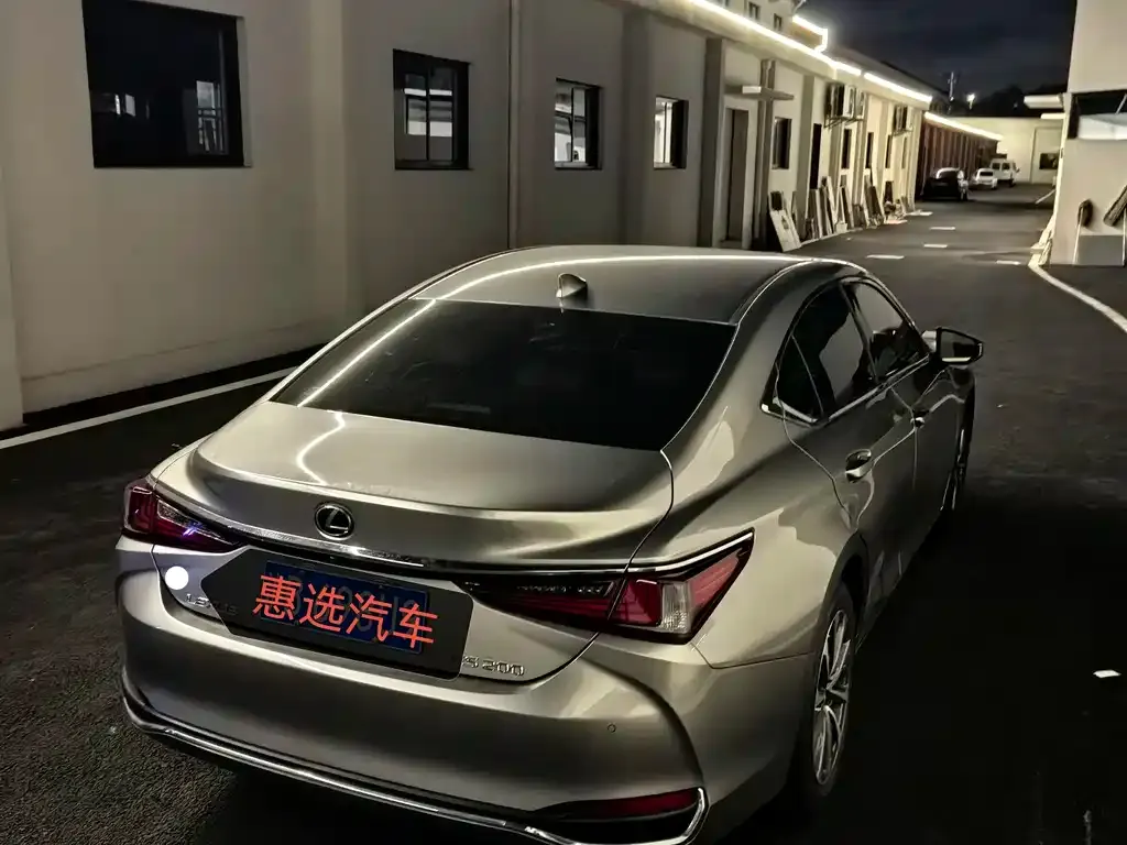 Lexus ES — фото 10