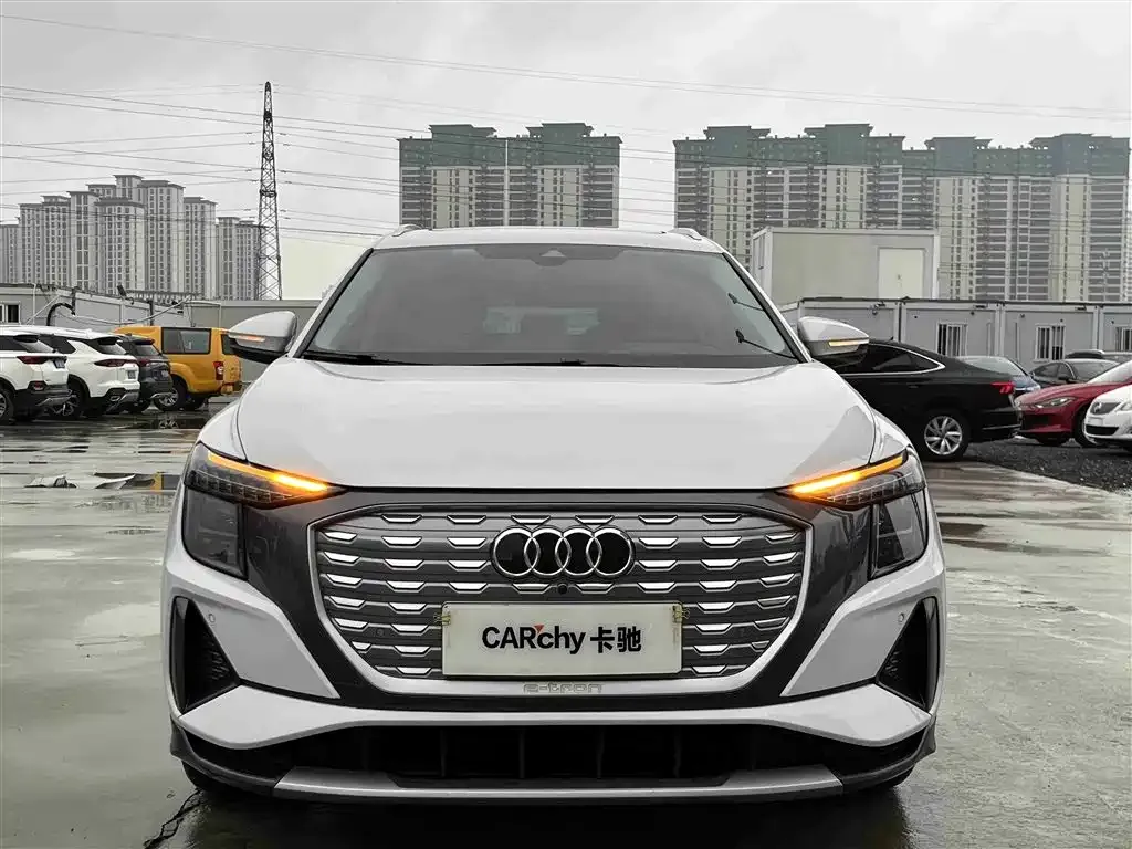 Audi Q5 e-tron — фото 2