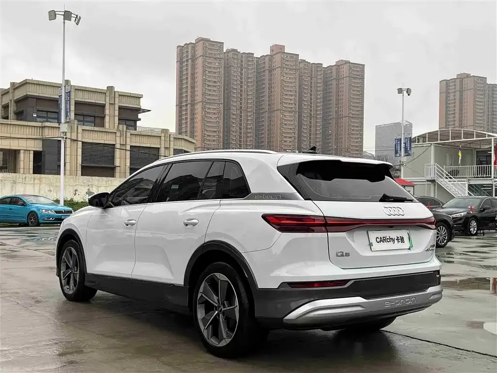 Audi Q5 e-tron — фото 4