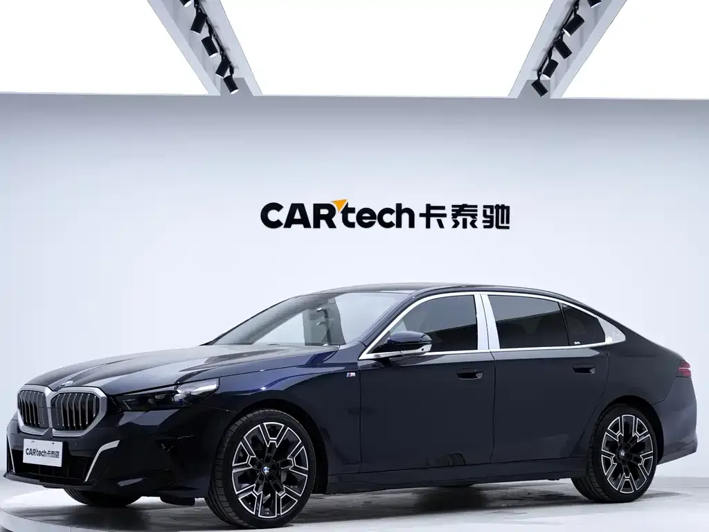BMW 5 Series — фото 1