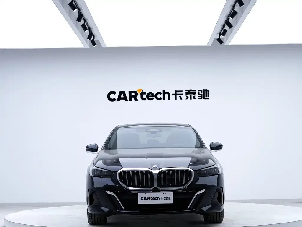 BMW 5 Series — фото 2