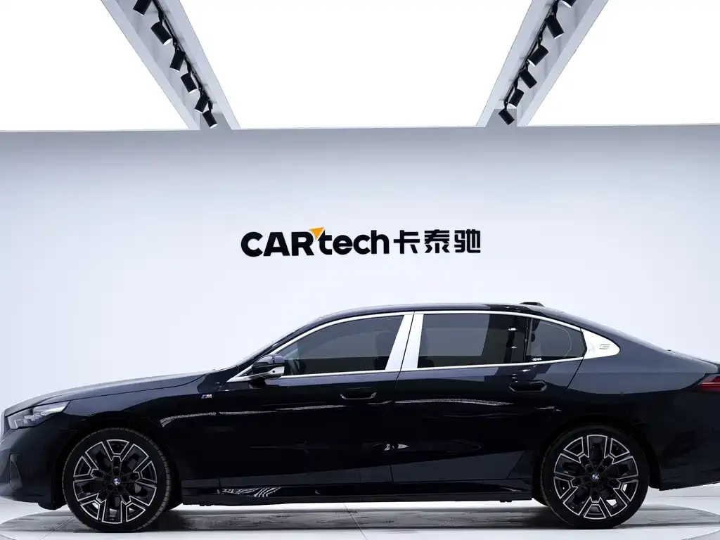 BMW 5 Series — фото 4