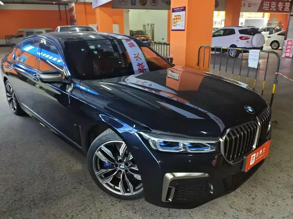 BMW 7 Series — фото 1