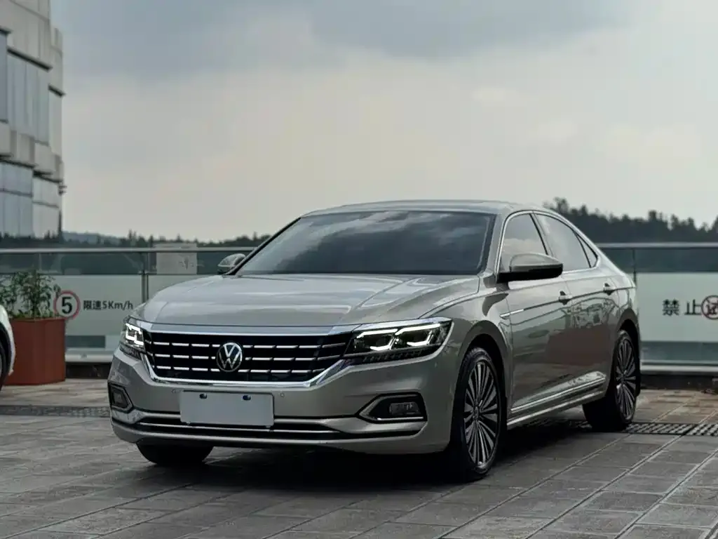 Volkswagen Passat — фото 1