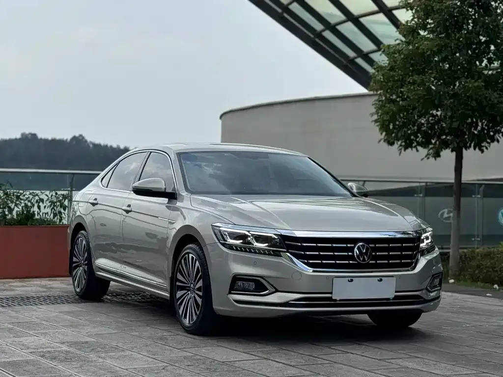 Volkswagen Passat — фото 3