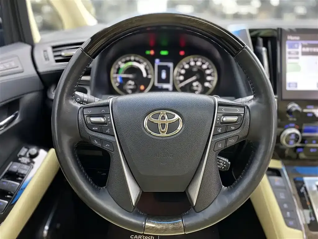 Toyota Vellfire — фото 10