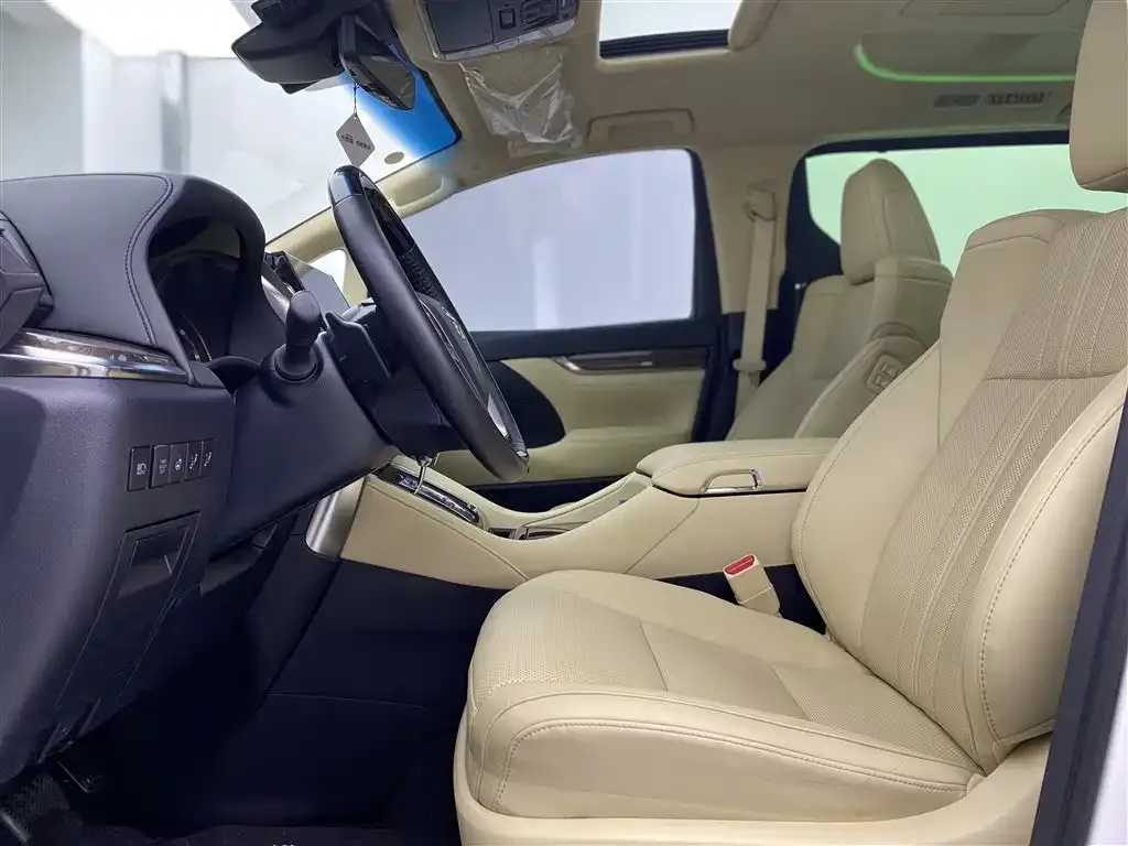 Toyota Vellfire — фото 6