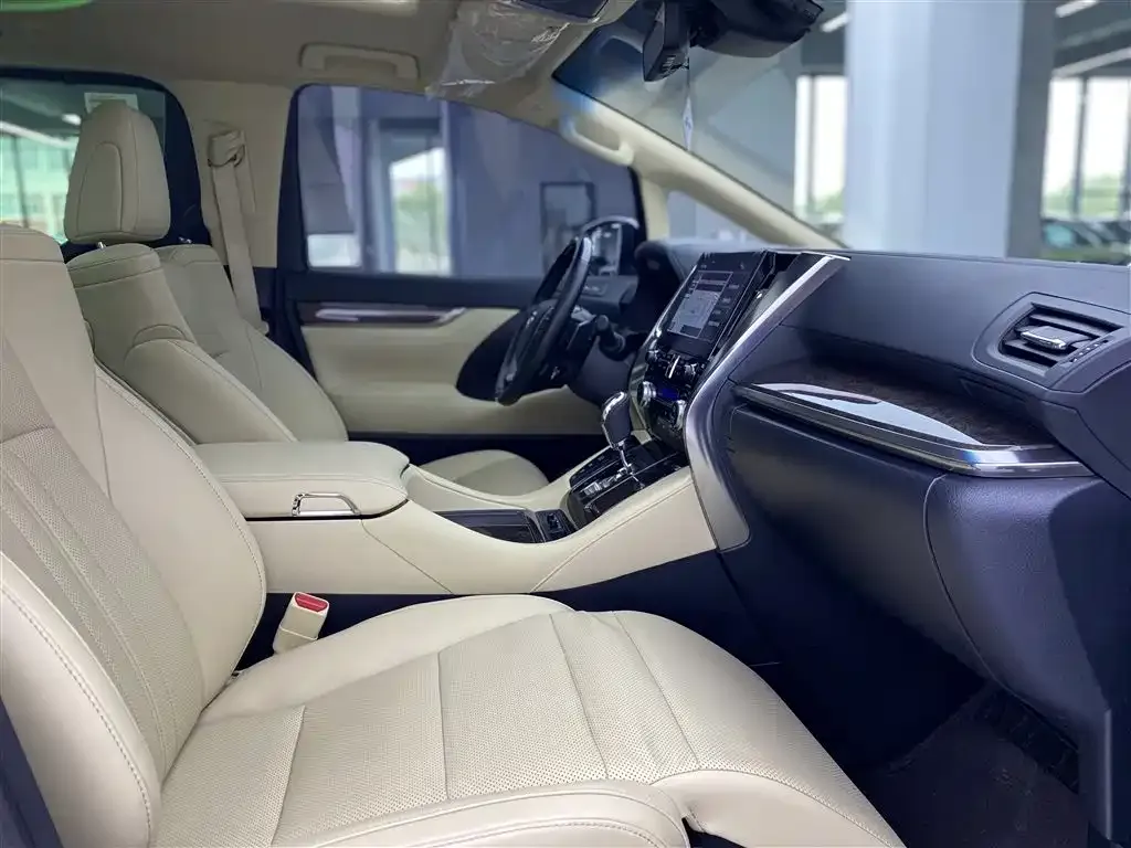 Toyota Vellfire — фото 7