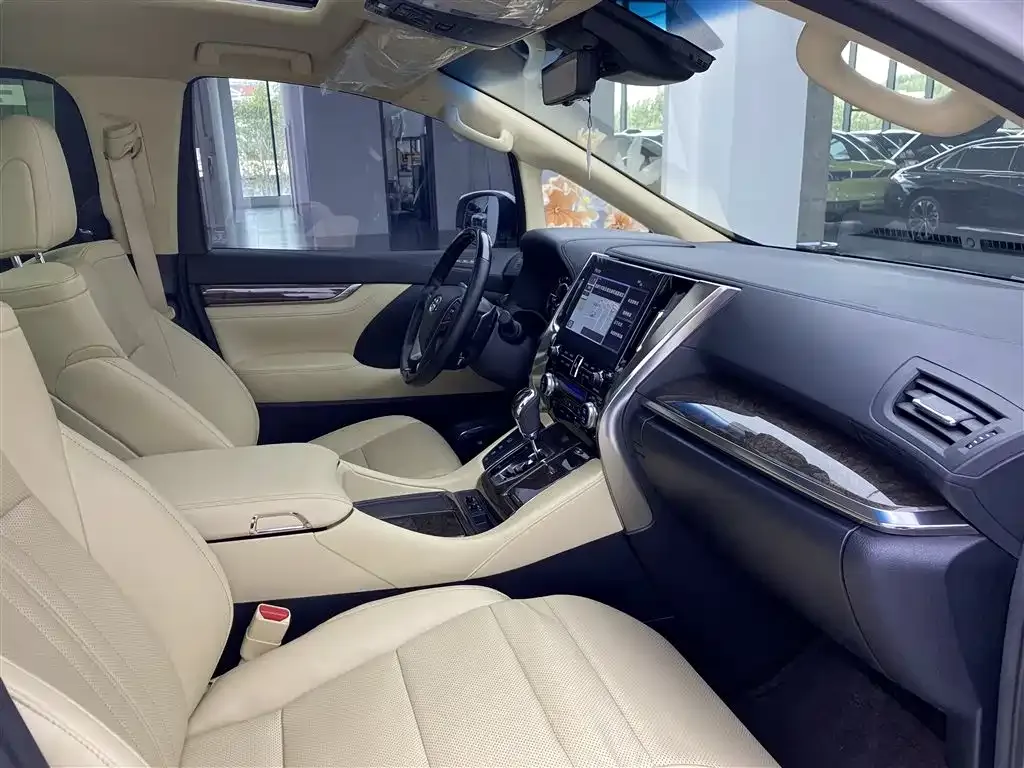Toyota Vellfire — фото 9
