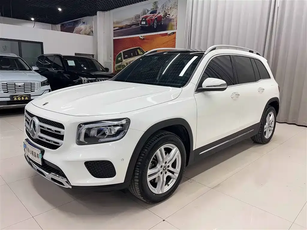 Mercedes-Benz GLB — фото 1